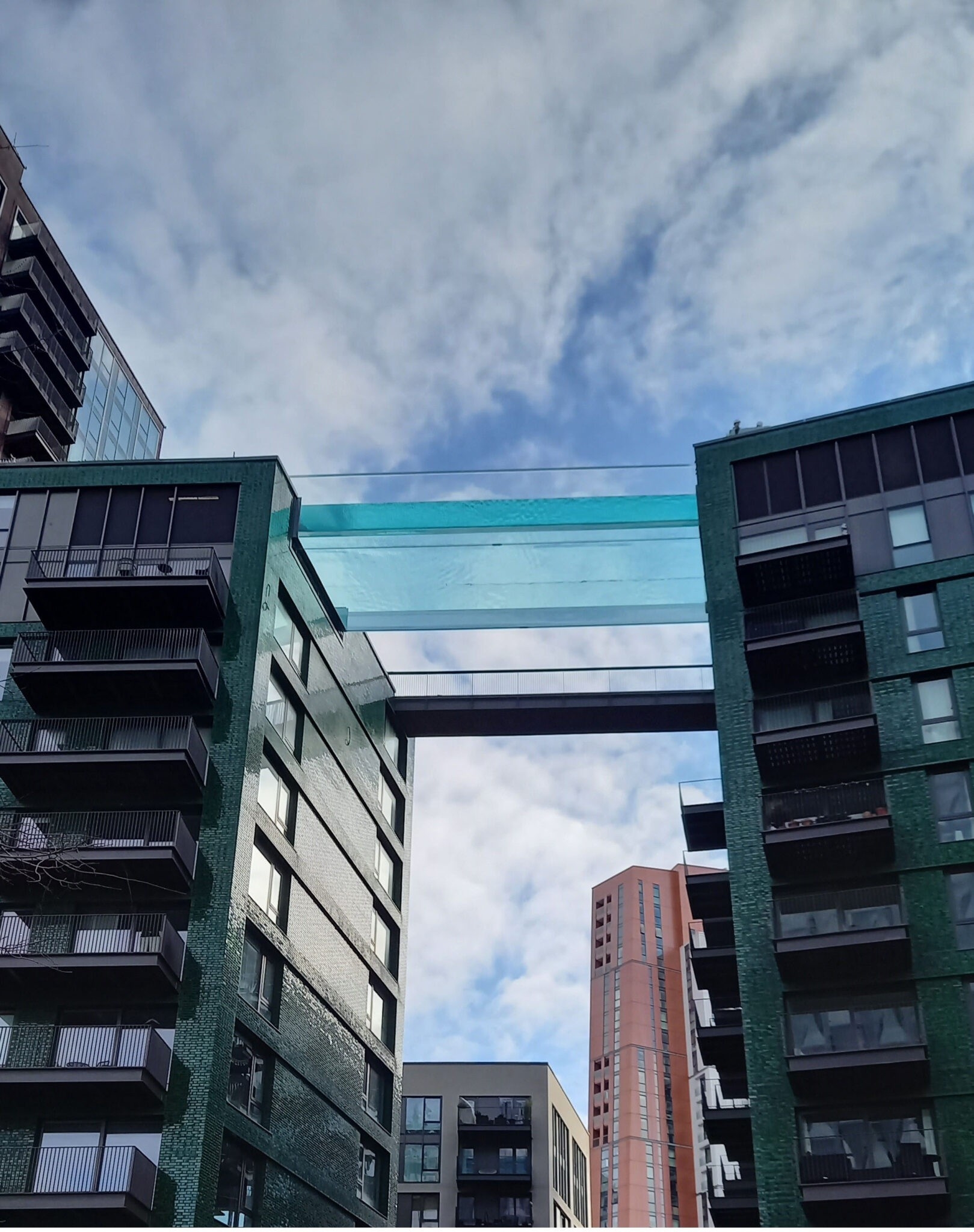 Hồ bơi kính Acrylic tại London